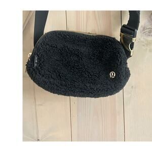 Lulu lululemon Sherpa fall black gold hardware belt bag large everywhere